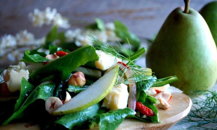 Fennel and Pear Salad with Goji Berry Vinaigrette